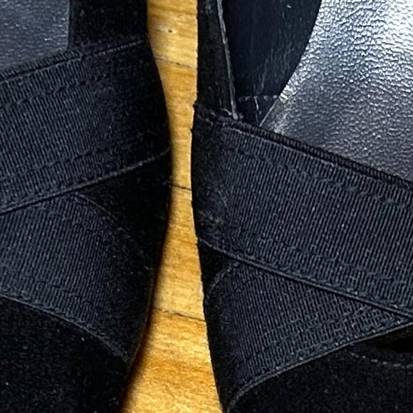 STUART WEITZMAN (SW) SIZE 8.5 M BLACK SUEDE CHUNKY KITTEN HEELS - Picture 3 of 10
